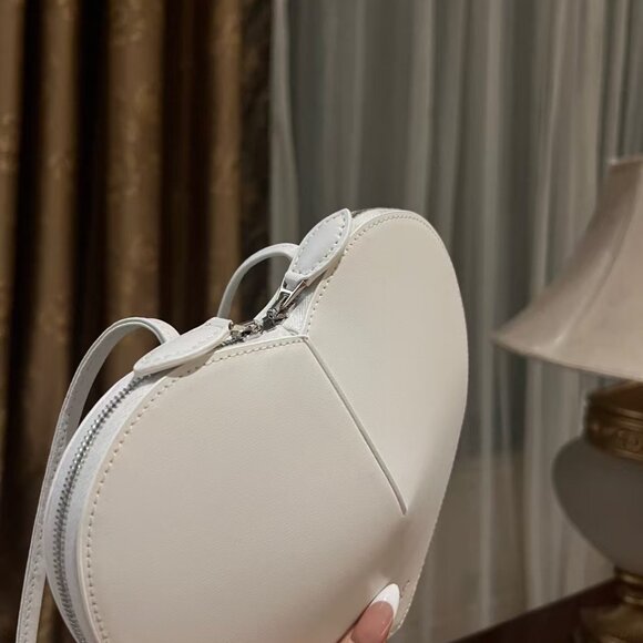 ALAIA light pink heart-shaped women's fashionable shoulder bag - Picture 7 of 8